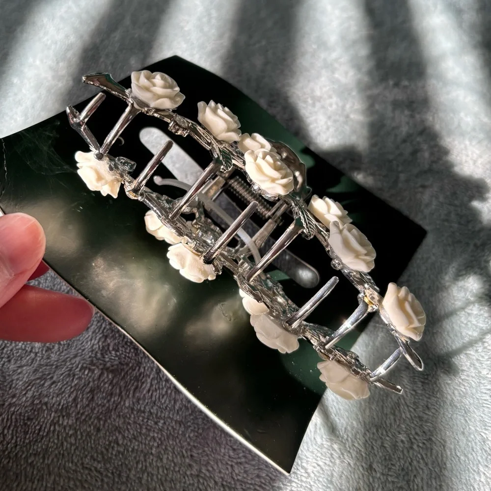 NWT Wild Fable Silver and White Floral Hair Clip - Picture 2 of 4